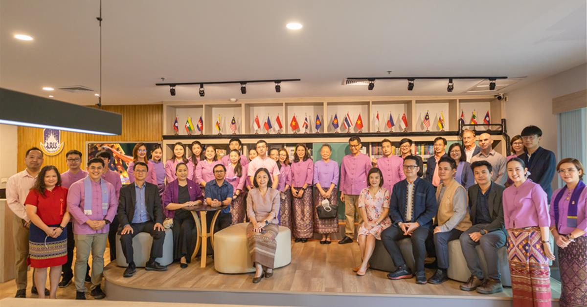 อธิการบดีมหาวิทยาลัยพะเยา พบปะบุคลากรคณะศิลปศาสตร์ เพื่อรับฟังผลการดำเนินงาน และหารือแนวทางในการบริหารงานร่วมกัน